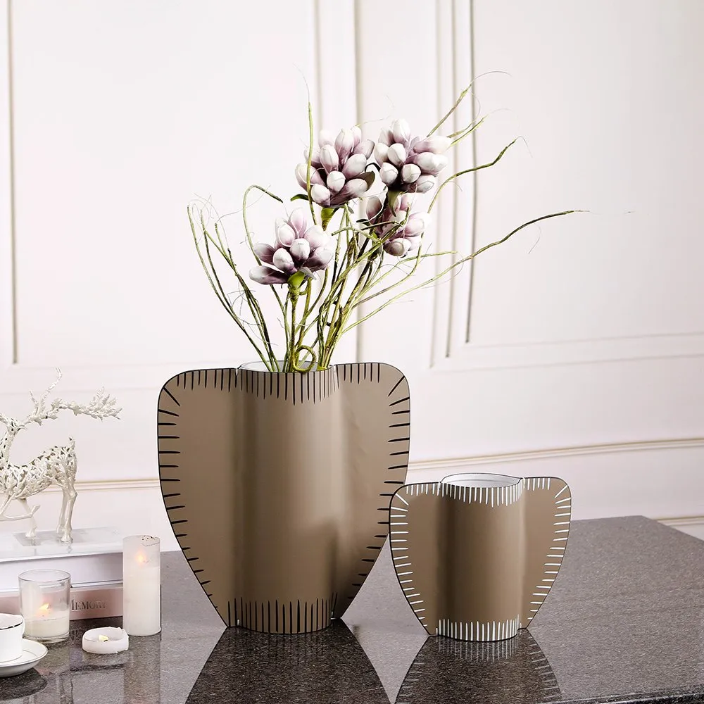 Luxurious Leather Vase thumbnail 3