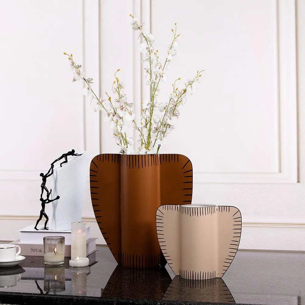 Luxurious Leather Vase thumbnail 5