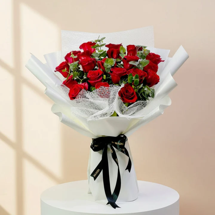 Stunning Red Roses Bouquet thumbnail 2