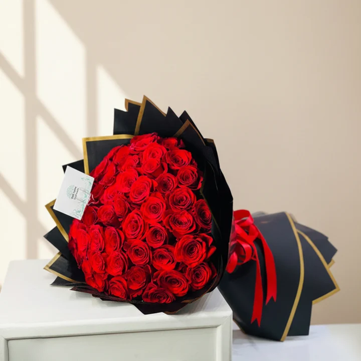 Red Signature Roses Bouquet thumbnail 2