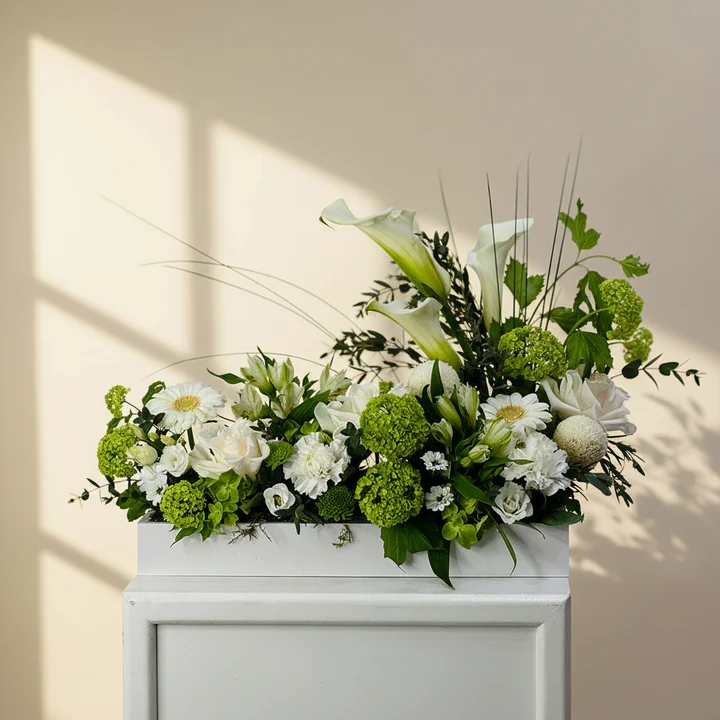 Wintry White Arrangement thumbnail 2