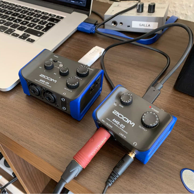 Zoom AMS22  2-in/2-out USB-C Mobile recording or Live streaming audio interface thumbnail 2