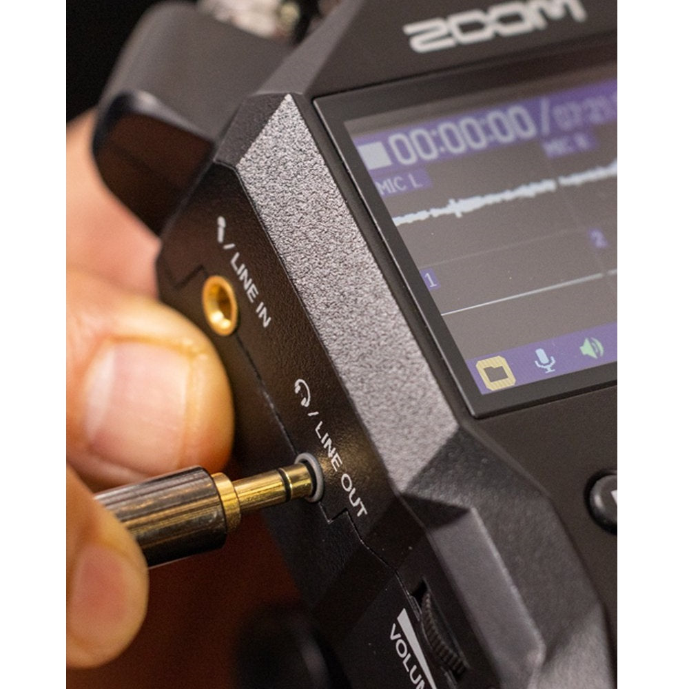 Zoom H4essential 4-Track 32-Bit Float Portable Audio Recorder thumbnail 3